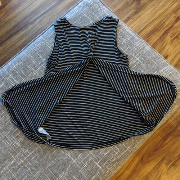 Open Back Striped Tank Top - Picture 4 of 4